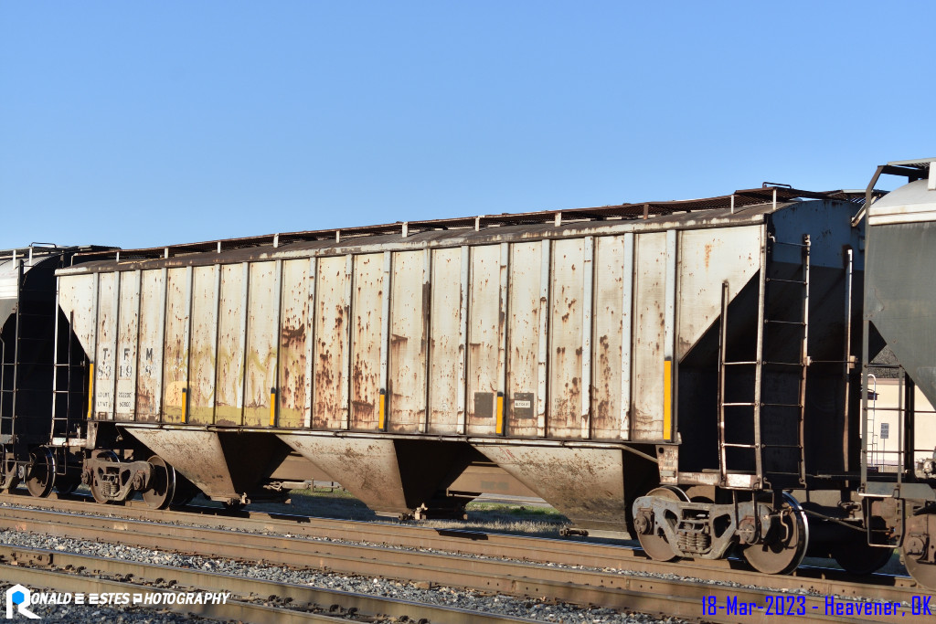 PRN2023030330_499 Kansas City Southern KCS – Grupo Transportación Ferroviaria Mexicana TFM 83198 Hopper Car 60’ 0” LO C113 3 Bay Covered Ribbed 4750cf BLT/NEW 06-1981